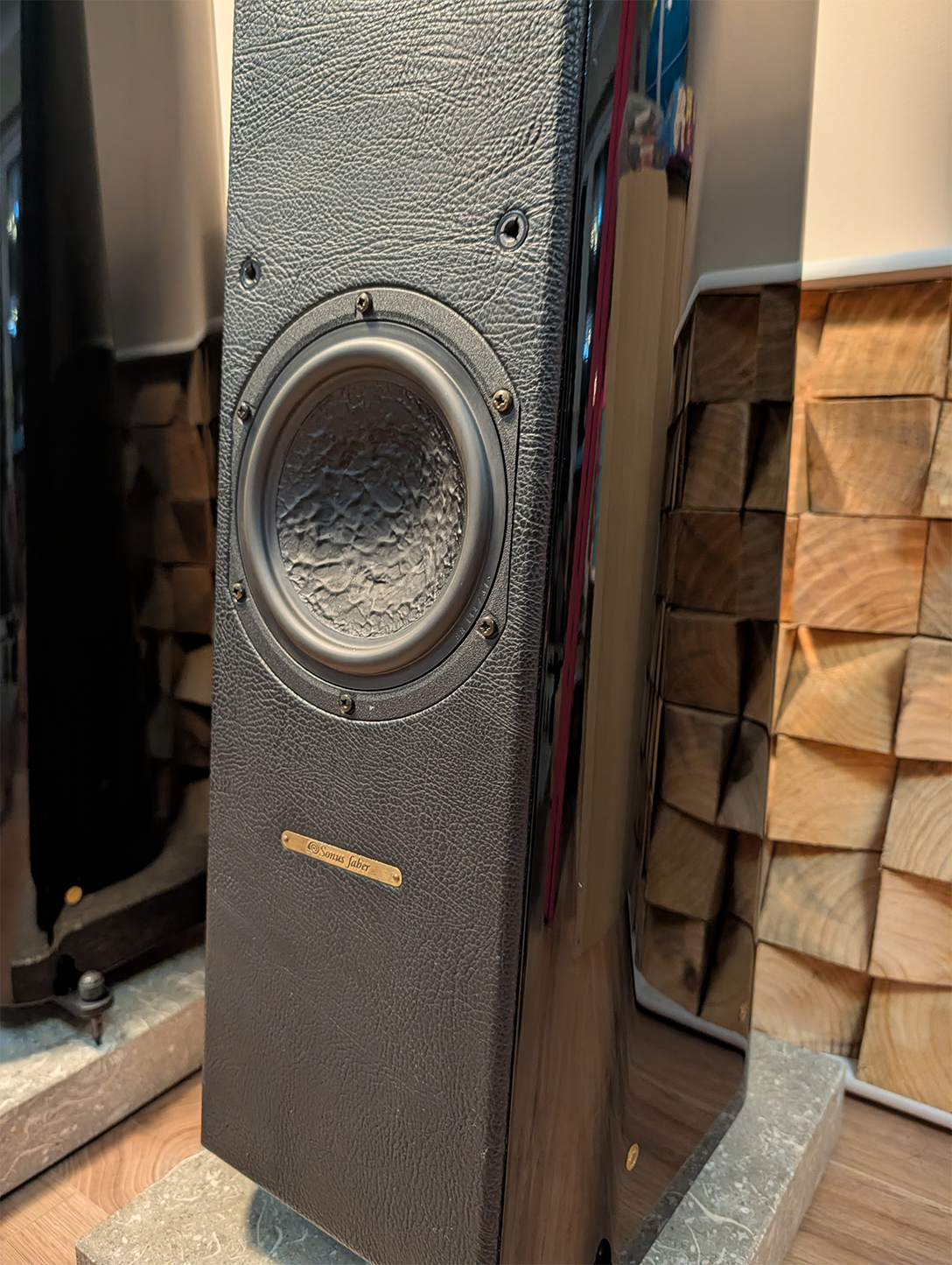 Sonus Faber Concerto Grand Piano Loudspeakers + Plinths