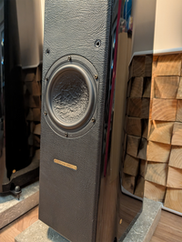 Sonus Faber Concerto Grand Piano Loudspeakers + Plinths