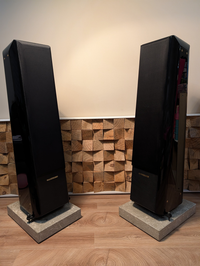Sonus Faber Concerto Grand Piano Loudspeakers + Plinths