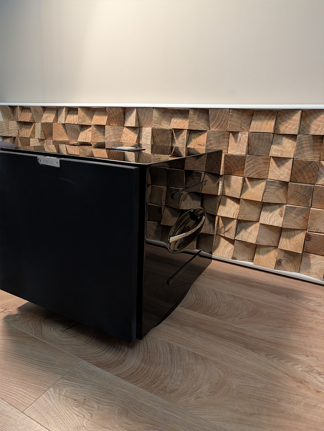 REL Carbon Special Subwoofer (Black)